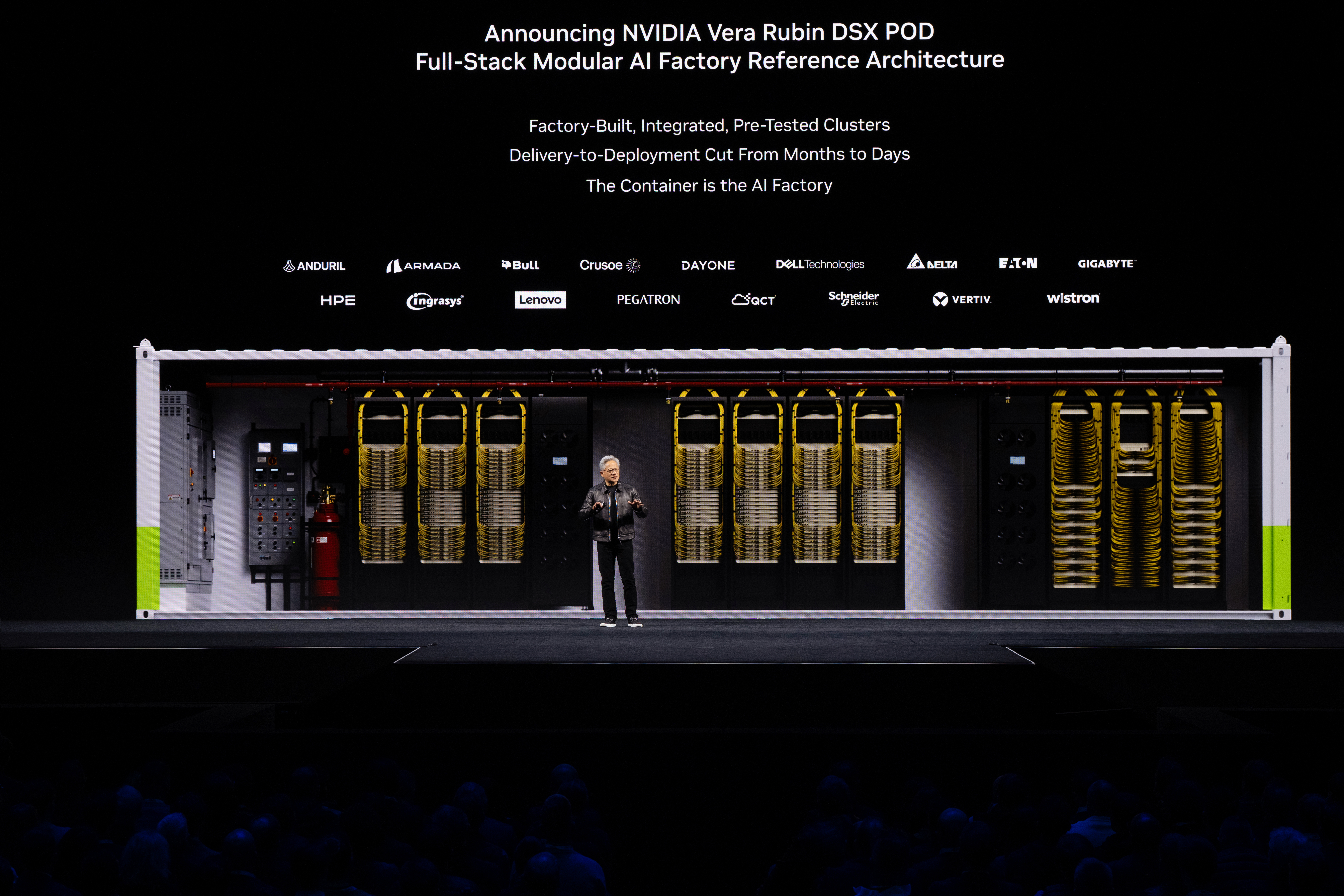 黃仁勳在柏林 GTC 發表貨櫃式 AI 資料中心模組 DSX POD